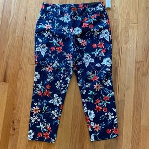 Roz & Ali Navy Floral Cropped Pants NWT